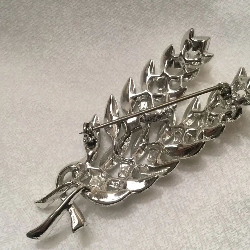 Silvertone Feather Pin  - Picture 5 of 6